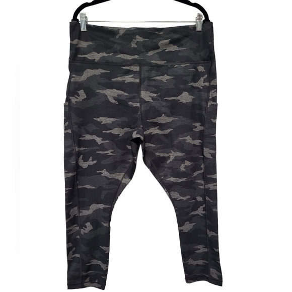 Athleta Women's Ultimate Camo 7/8 Tight Capri Size 2XL black heather gray Camo. - Picture 1 of 11